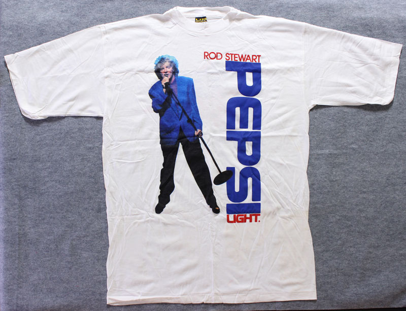 Rod Stewart Pepsi LightSize XLPit-to-pit 22 inchesTop-to-bottom 31 inches100% CottonMade by US Bull.Single Stitch sleeve and bottom hems. T-Shirt