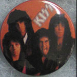 Kiss Button Pin